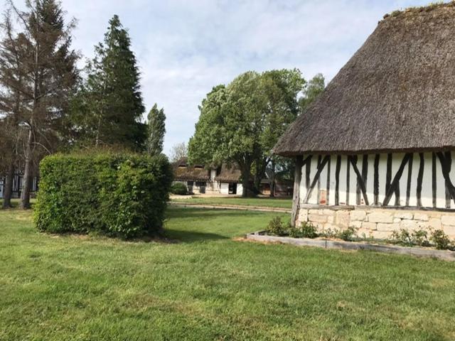 La Gloriette Gite Situe Dans La Propriete Dun Magnifique Manoir Vatteville Eksteriør billede